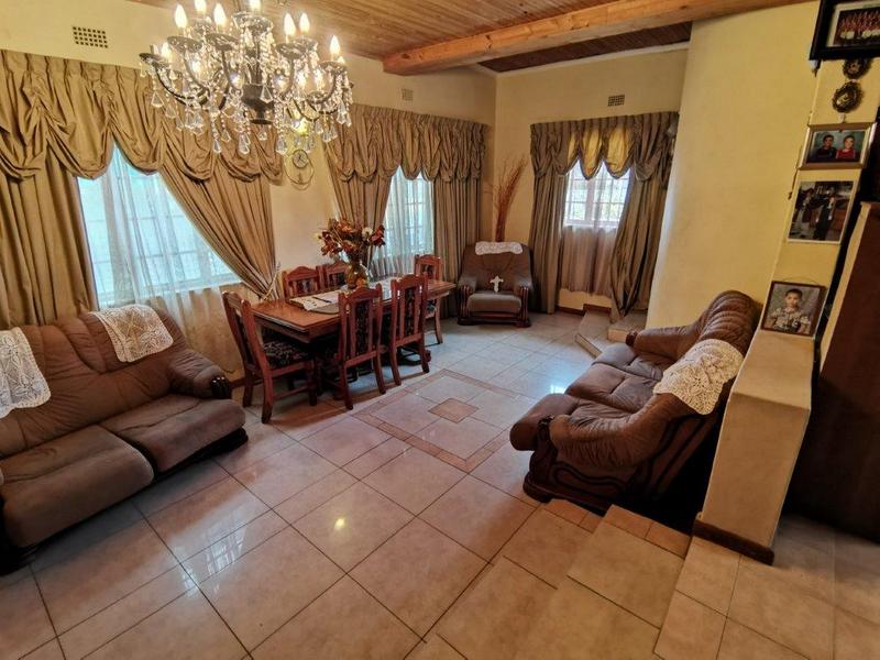 7 Bedroom Property for Sale in Riverton Western Cape